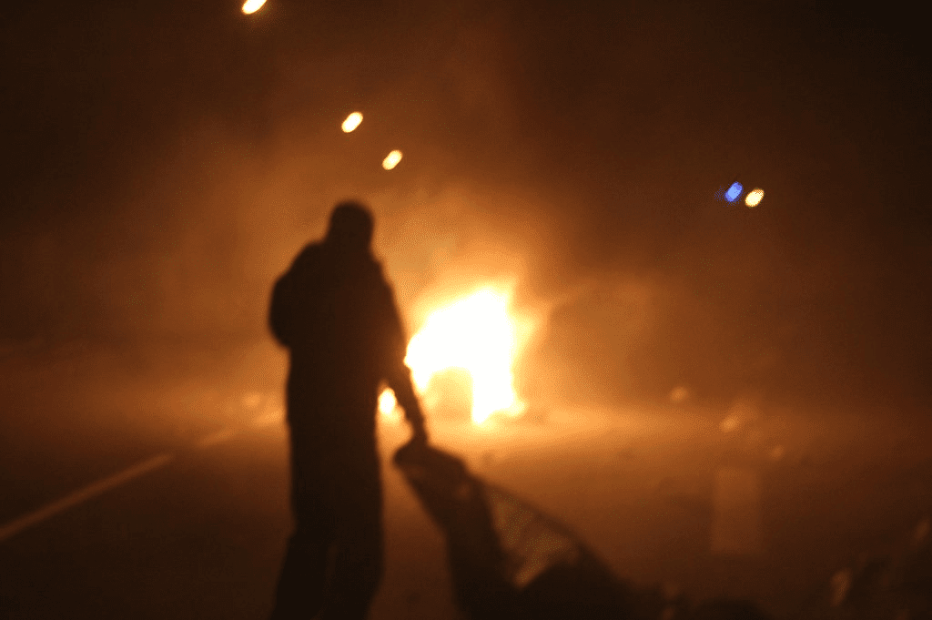 Police open fire on Calais refugee camp with ‘lethal force’ (Video, Tweets)