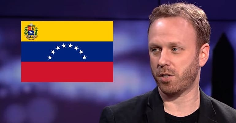 Max Blumenthal and the Venezuelan flag
