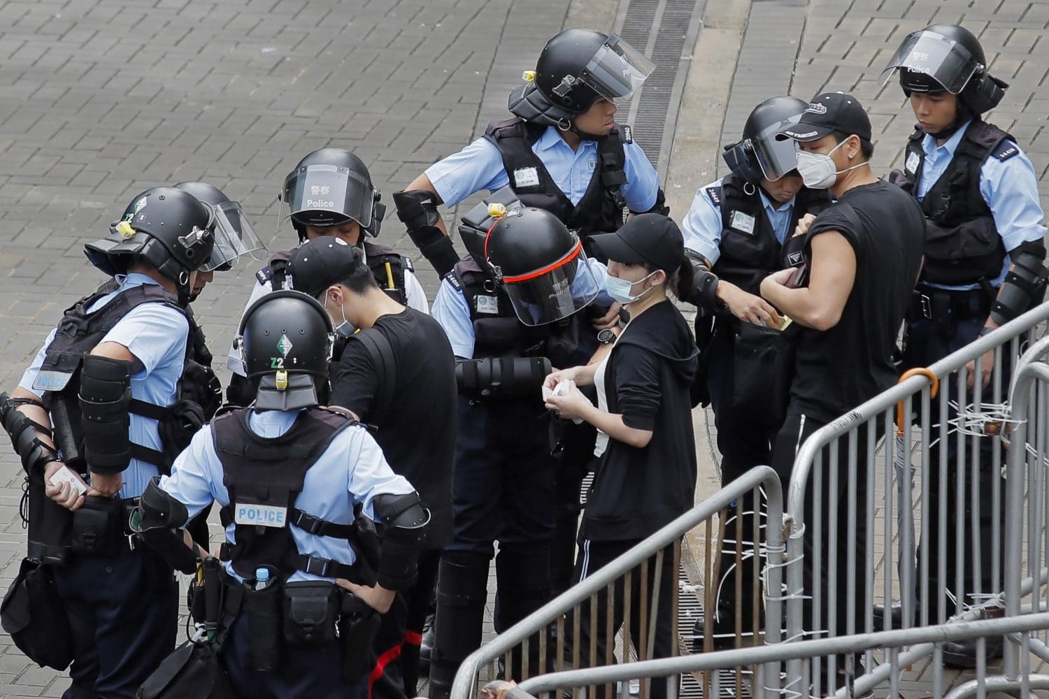 Hong Kong political crisis continues amid police crackdown on protests