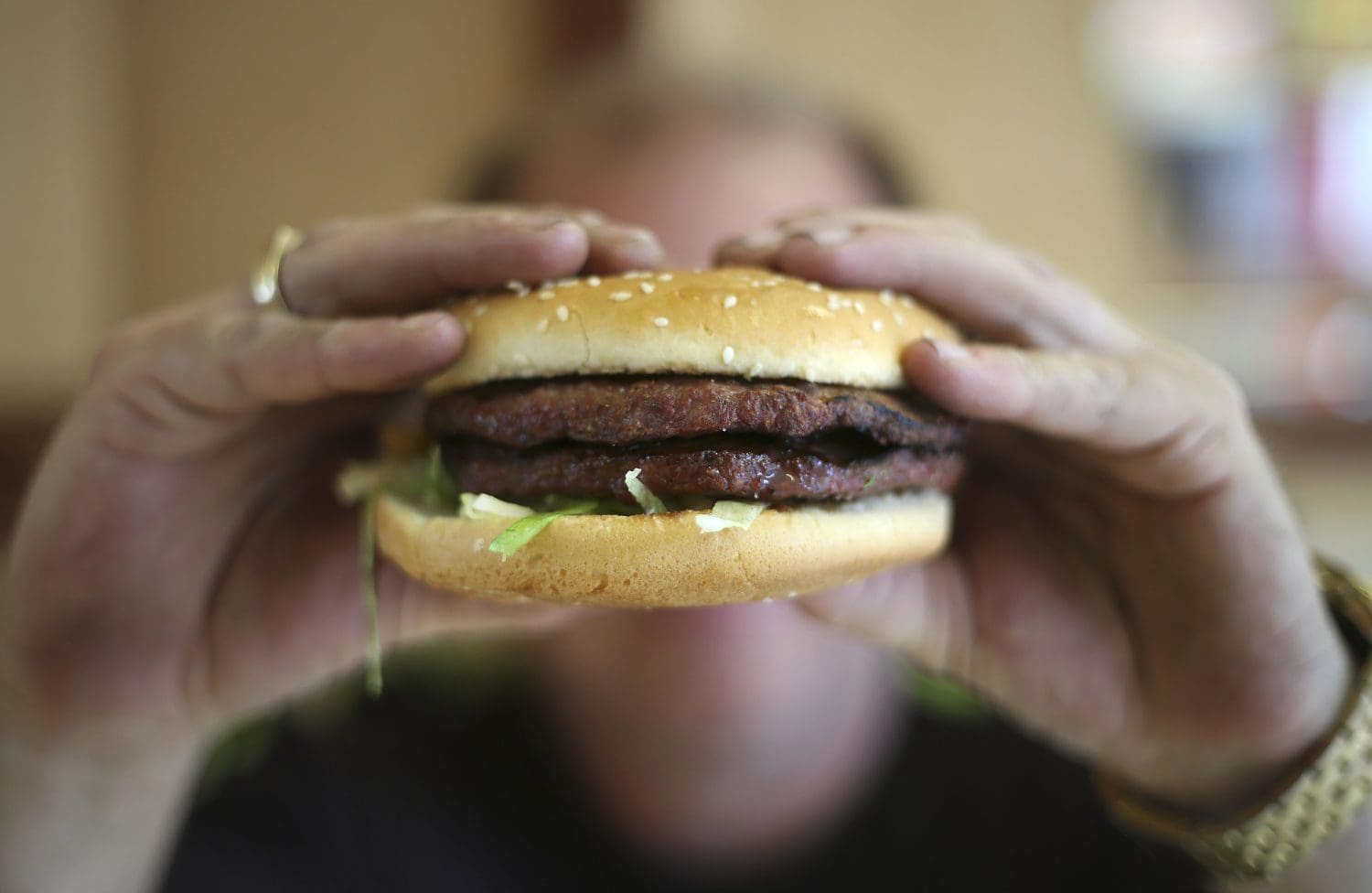 University bans beef burgers to do its part in the fight against climate chaos