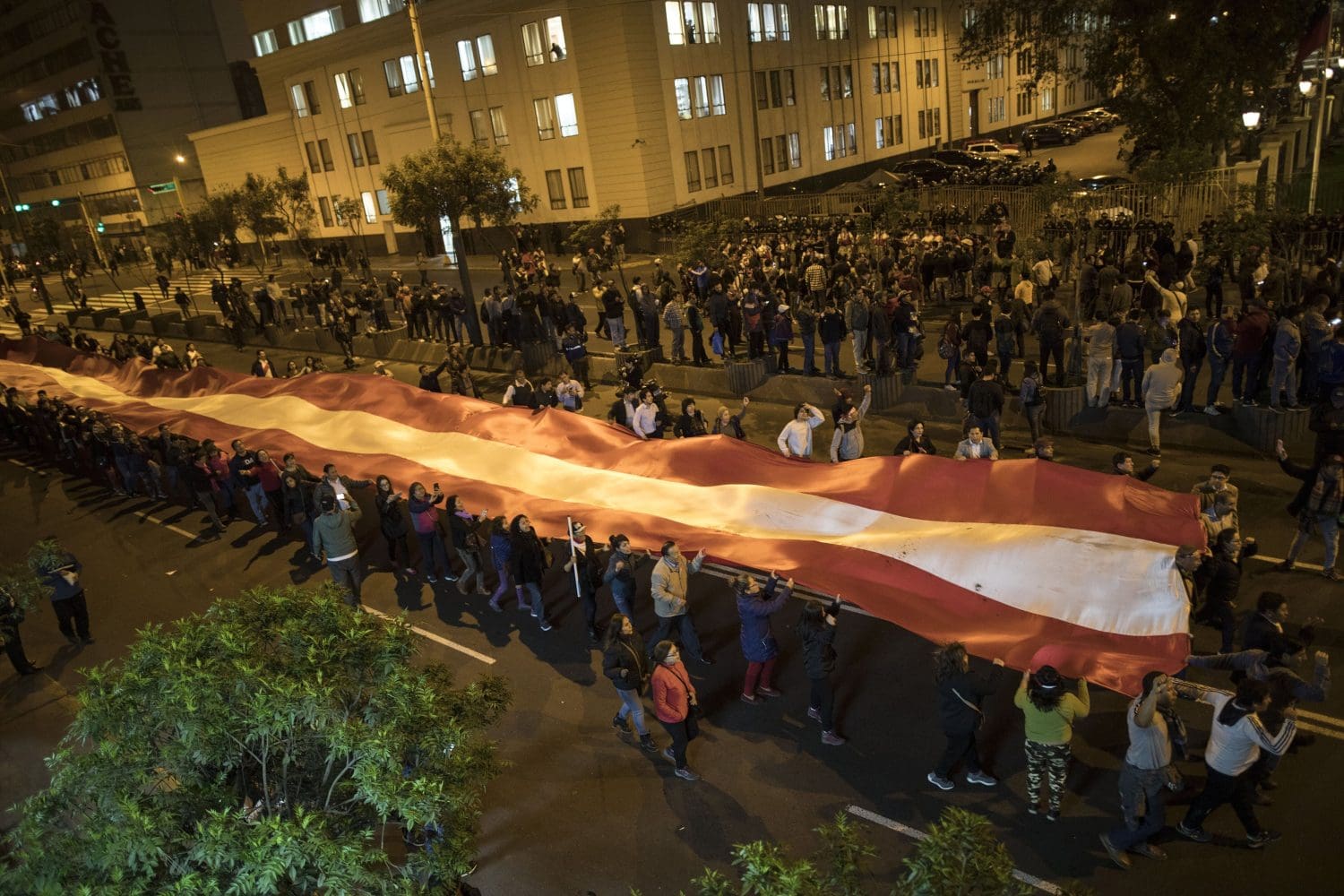 Corruption crisis in Peru sees president dissolve ‘deeply unpopular’ congress