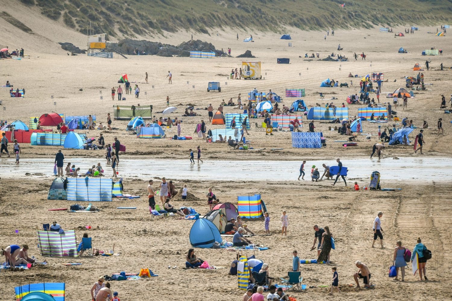 Almost 900 ‘excess deaths’ during 2019 heatwaves, official figures show