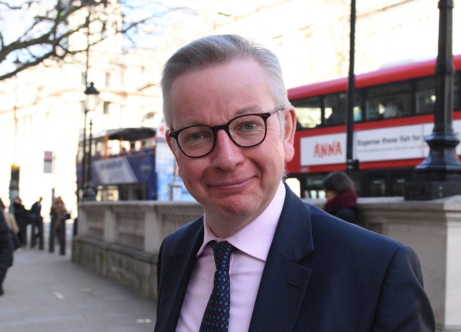 Gove U-turns over coronavirus travel for children with separated parents