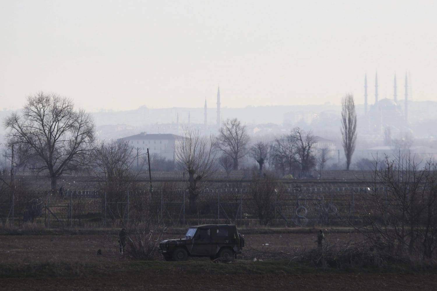 Refugees attacked with water cannons and tear gas on the Greek-Turkish border