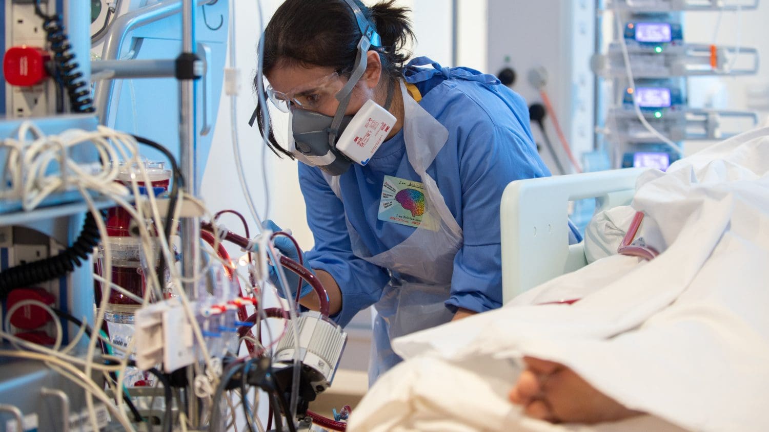 Coronavirus patients in England hospitals rise 30% in a week