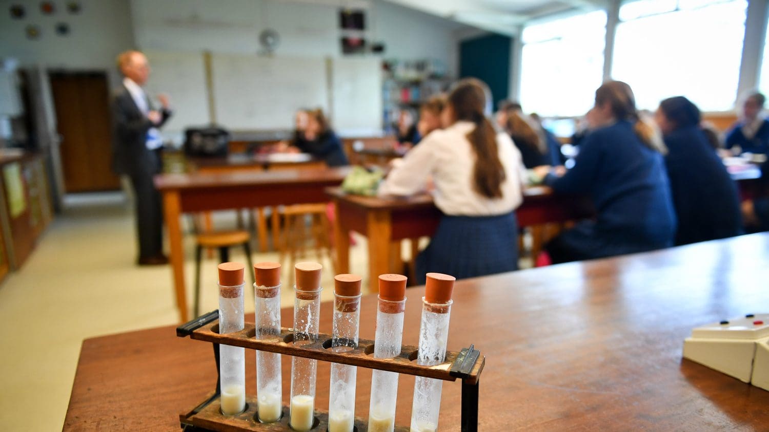 Unions urge government to reintroduce coronavirus safety measures in schools