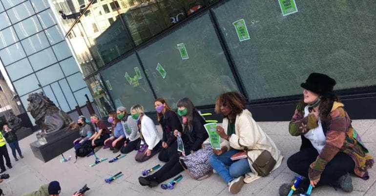 Jury sticks it to HSBC as it finds nine XR activists not guilty of £500k of criminal damage