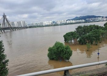 Image shows flooding of Han river in South Korea climate crisis asia
