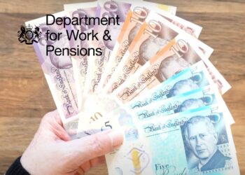 DWP logo. A hand holding multiple pound notes PIP