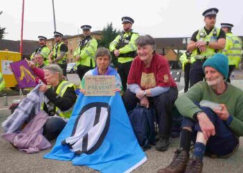Rousing finish to the RAF Lakenheath peace camp – but seven arrested by cops