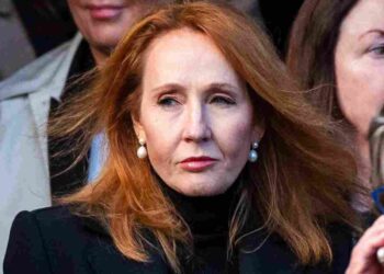 It's possible to like Harry Potter and think extremely rich person JK Rowling is being transphobic to stay extremely rich