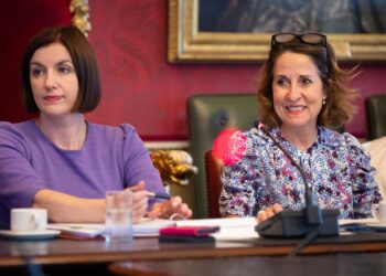 Education secretary Bridget Phillipson sits next to DWP secretary Liz Kendall at a Child Poverty Taskforce meeting.