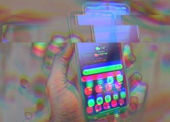 Samsung phone with a fragmented effect Israeli spyware