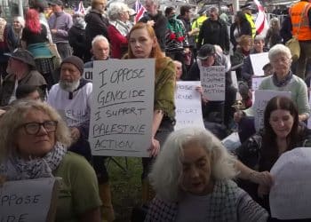Protesters holding placards reading "I oppose genocide. I support Palestine Action" Defend Our Juries