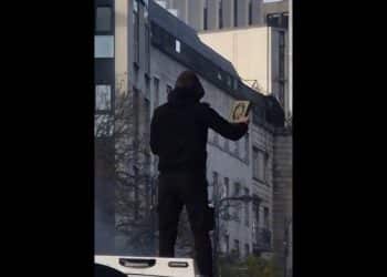 Man with mental health issues sets fire to police van in Leeds – yet MSM silent